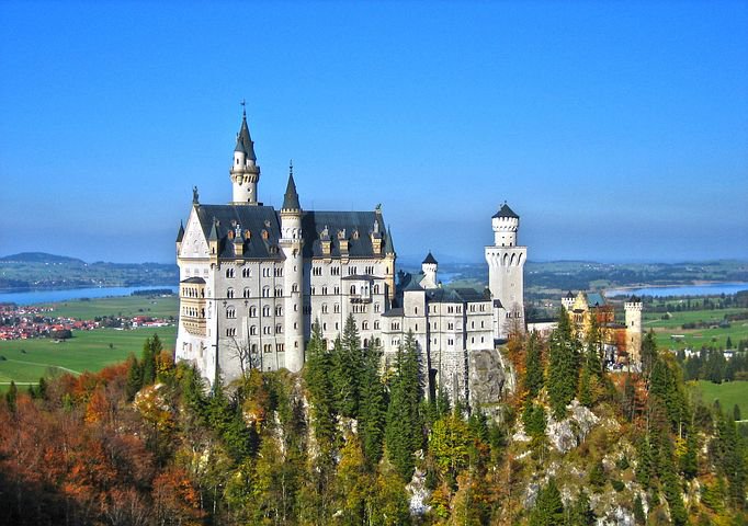 Neuschwanstein im Herbst.jpg